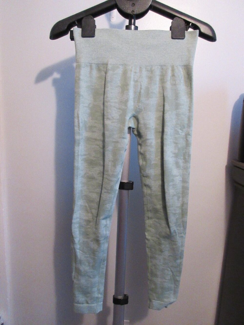Gymshark Adapt Camo Seamless Leggings in Sage Green Size Small